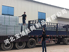 鋼格板裝車發(fā)貨